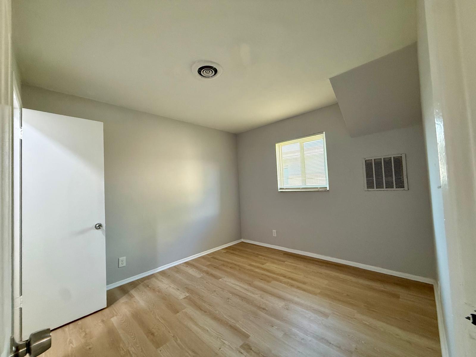 CRESTHAVEN NO 11 - Residential Lease
