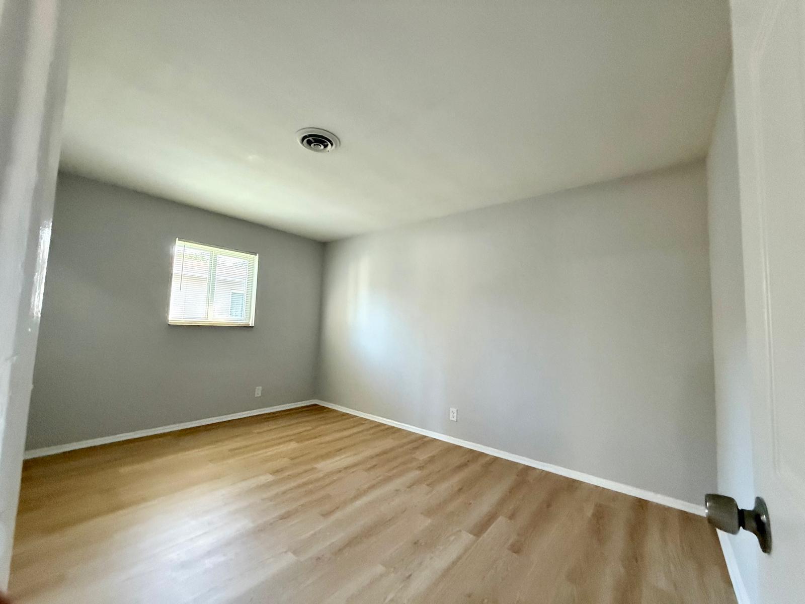 CRESTHAVEN NO 11 - Residential Lease