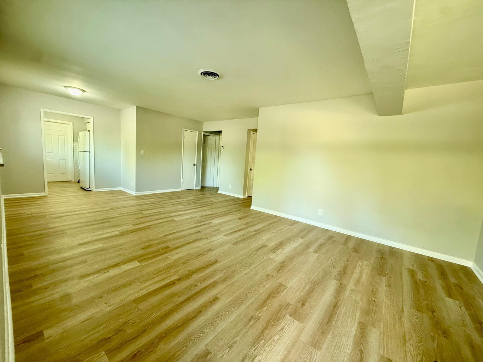 CRESTHAVEN NO 11 - Residential Lease