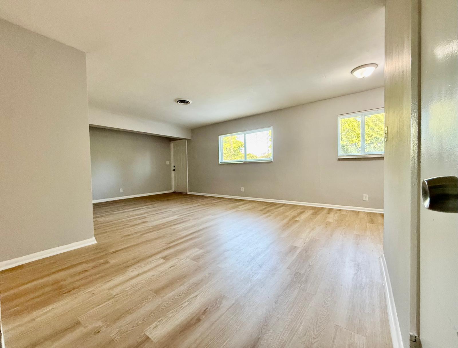 CRESTHAVEN NO 11 - Residential Lease