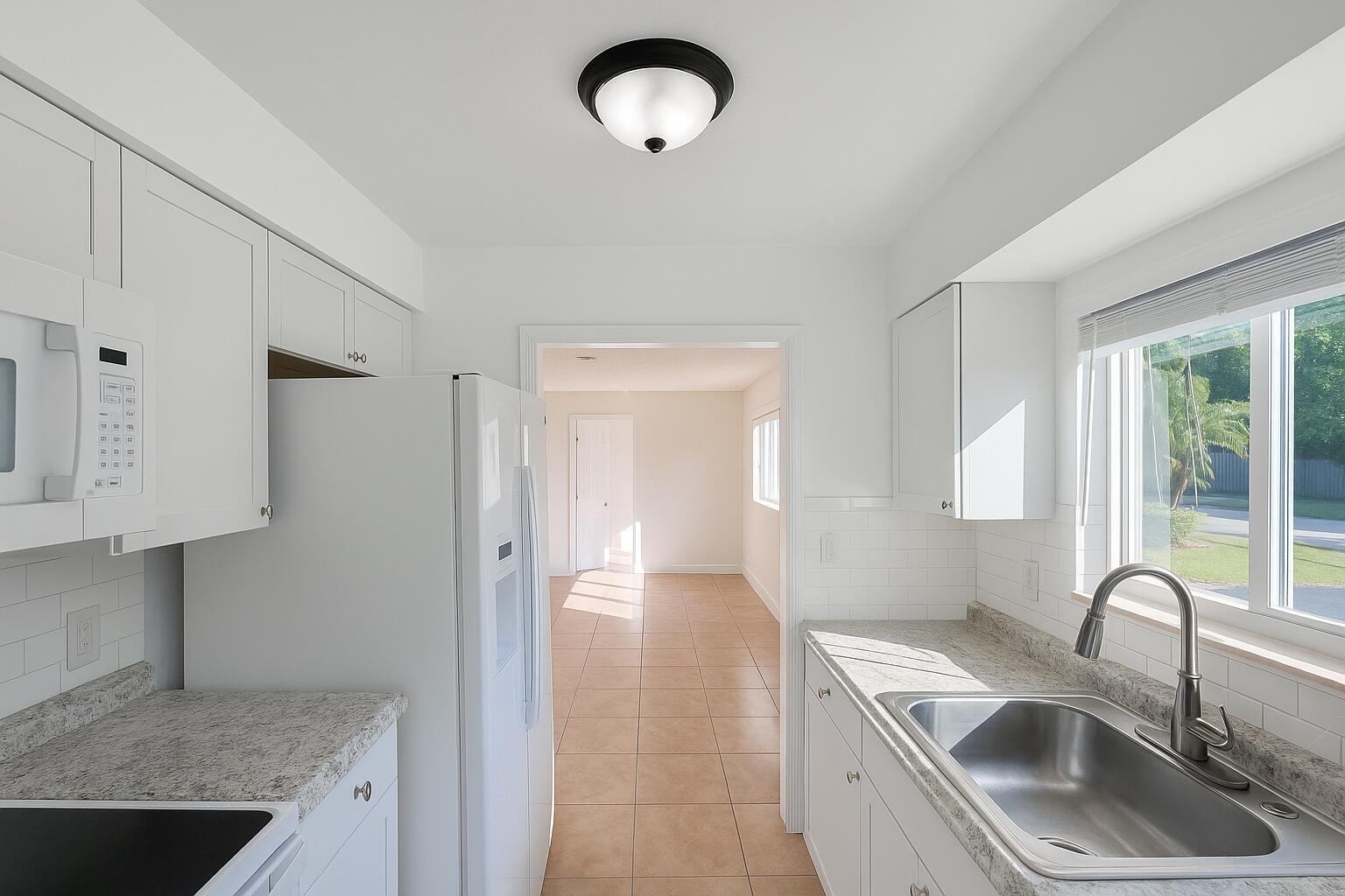 CRESTHAVEN NO 11 - Residential Lease