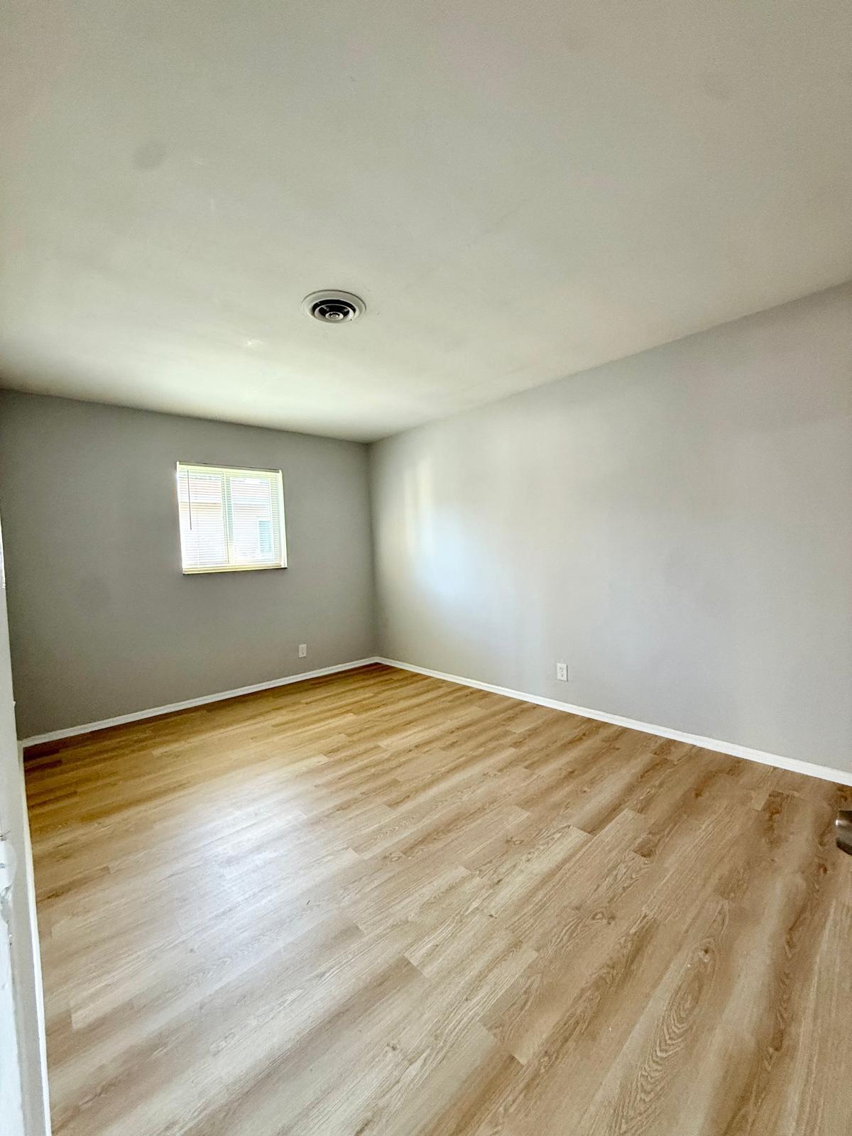 CRESTHAVEN NO 11 - Residential Lease