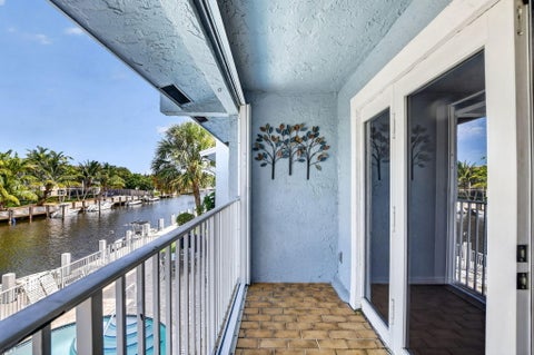Tiny photo for 2107 NE 44th Street, Lighthouse Point, FL 33064 (MLS # B26088684)