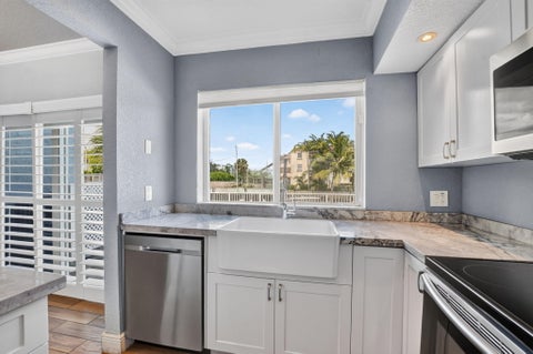 Tiny photo for 2107 NE 44th Street, Lighthouse Point, FL 33064 (MLS # B26088684)