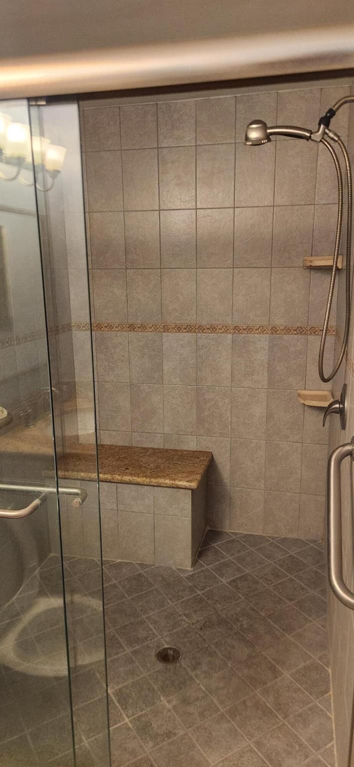 PARKDALE MANOR HOUSE COND - Residential Lease