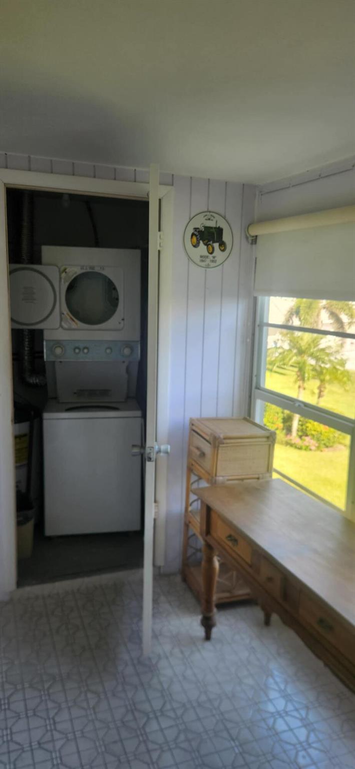 PARKDALE MANOR HOUSE COND - Residential Lease