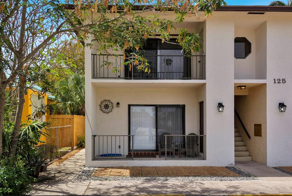 ONE TWENTY FIVE PALMWAY CONDO - Residential