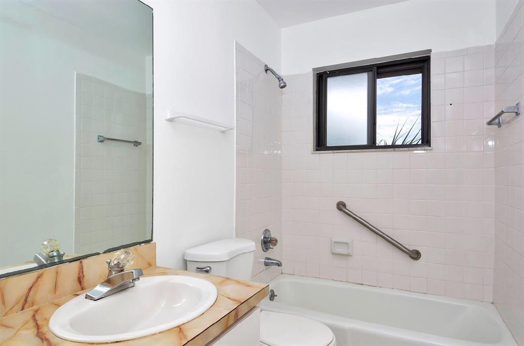 ONE TWENTY FIVE PALMWAY CONDO - Residential