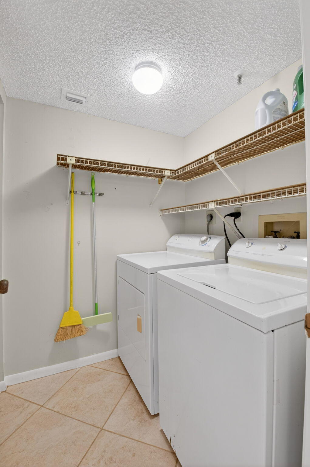 HUNTINGTON LAKES SEC THREE CONDOS - Residential