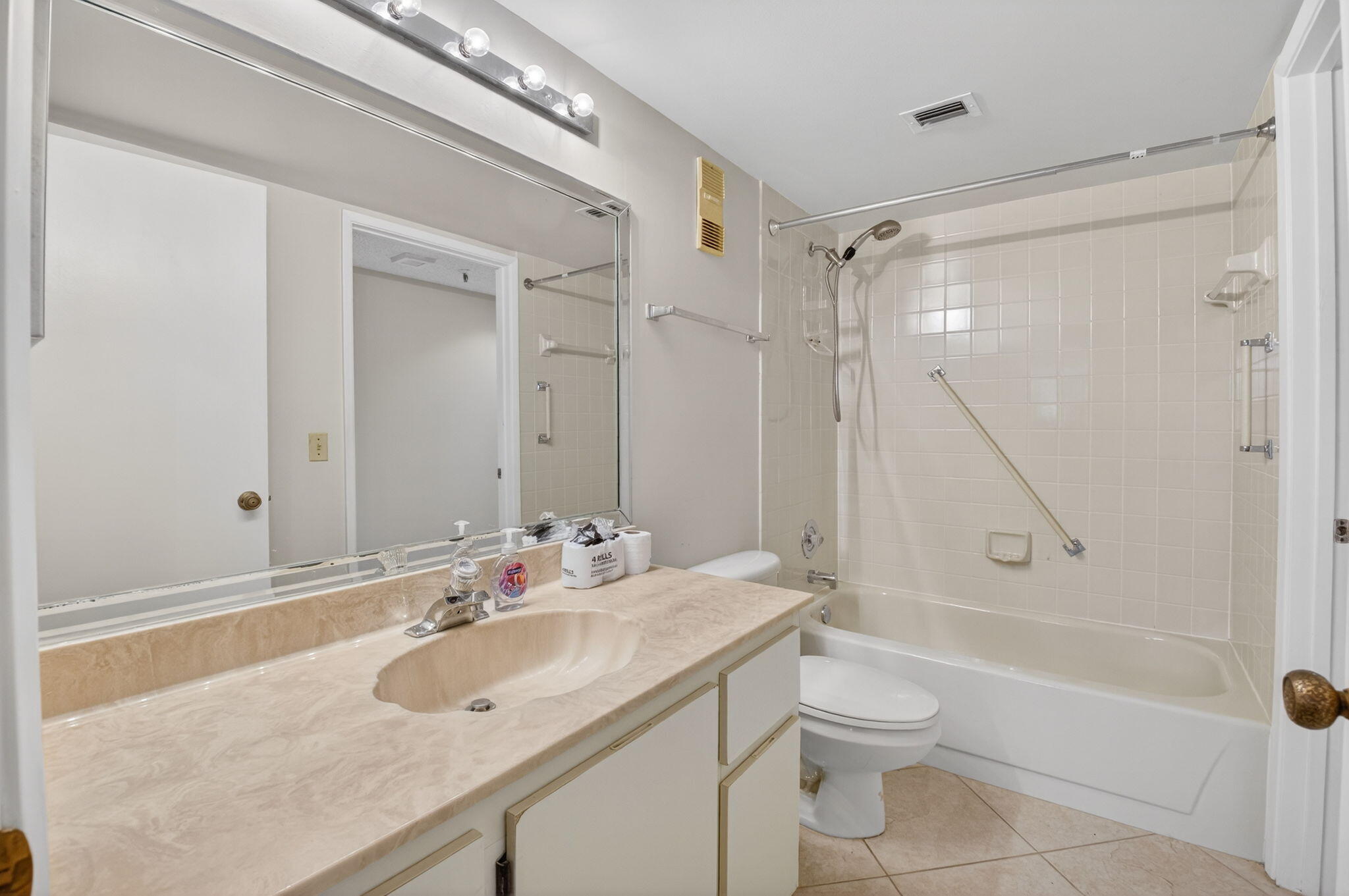 HUNTINGTON LAKES SEC THREE CONDOS - Residential