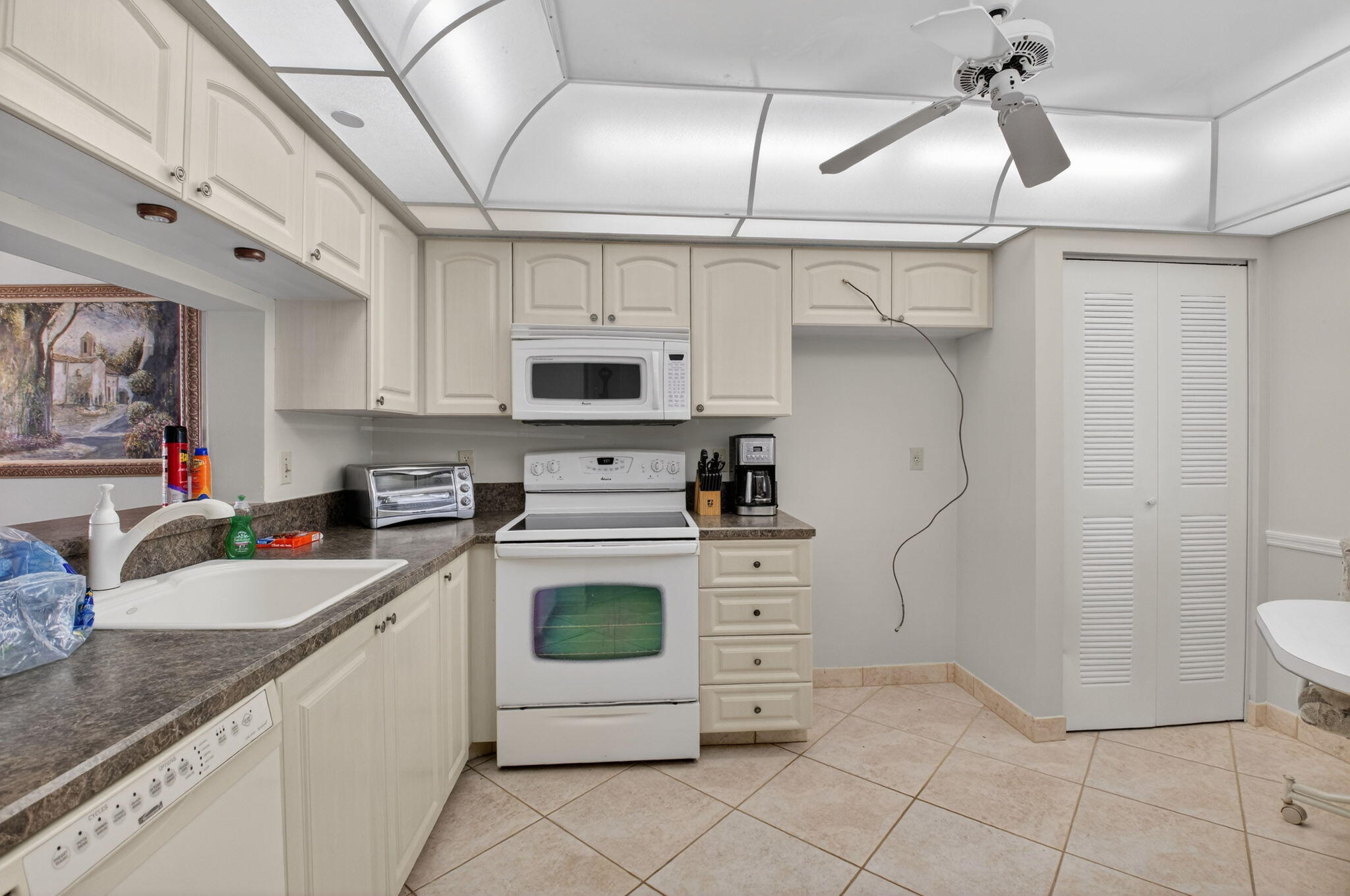 HUNTINGTON LAKES SEC THREE CONDOS - Residential