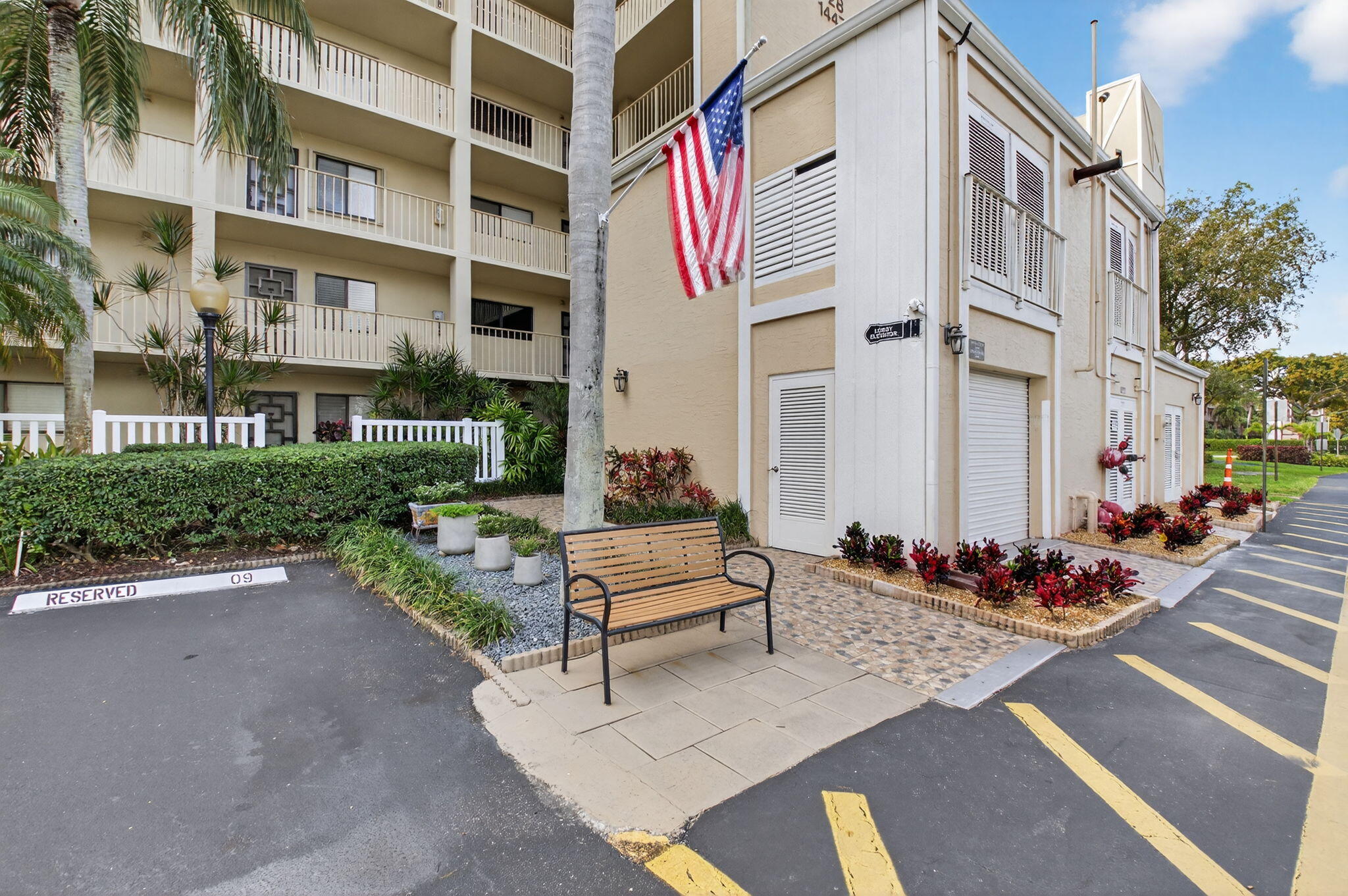 HUNTINGTON LAKES SEC THREE CONDOS - Residential