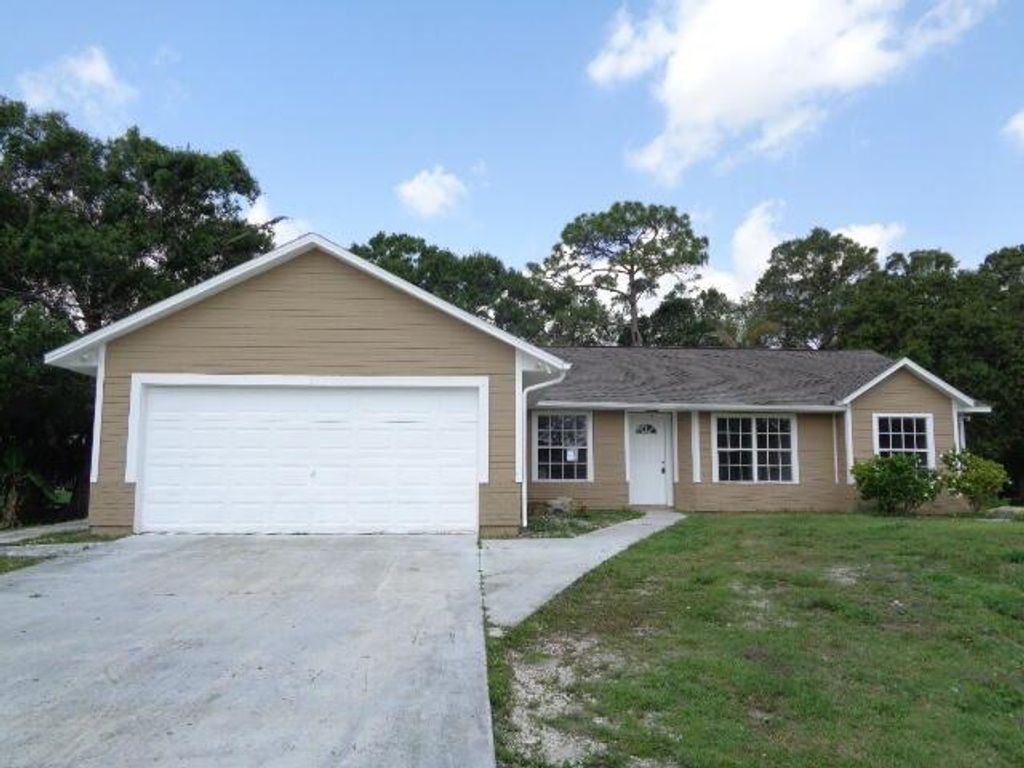 Photo of 2715 S 26th Street, Fort Pierce, FL 34981 (MLS # R10887664)