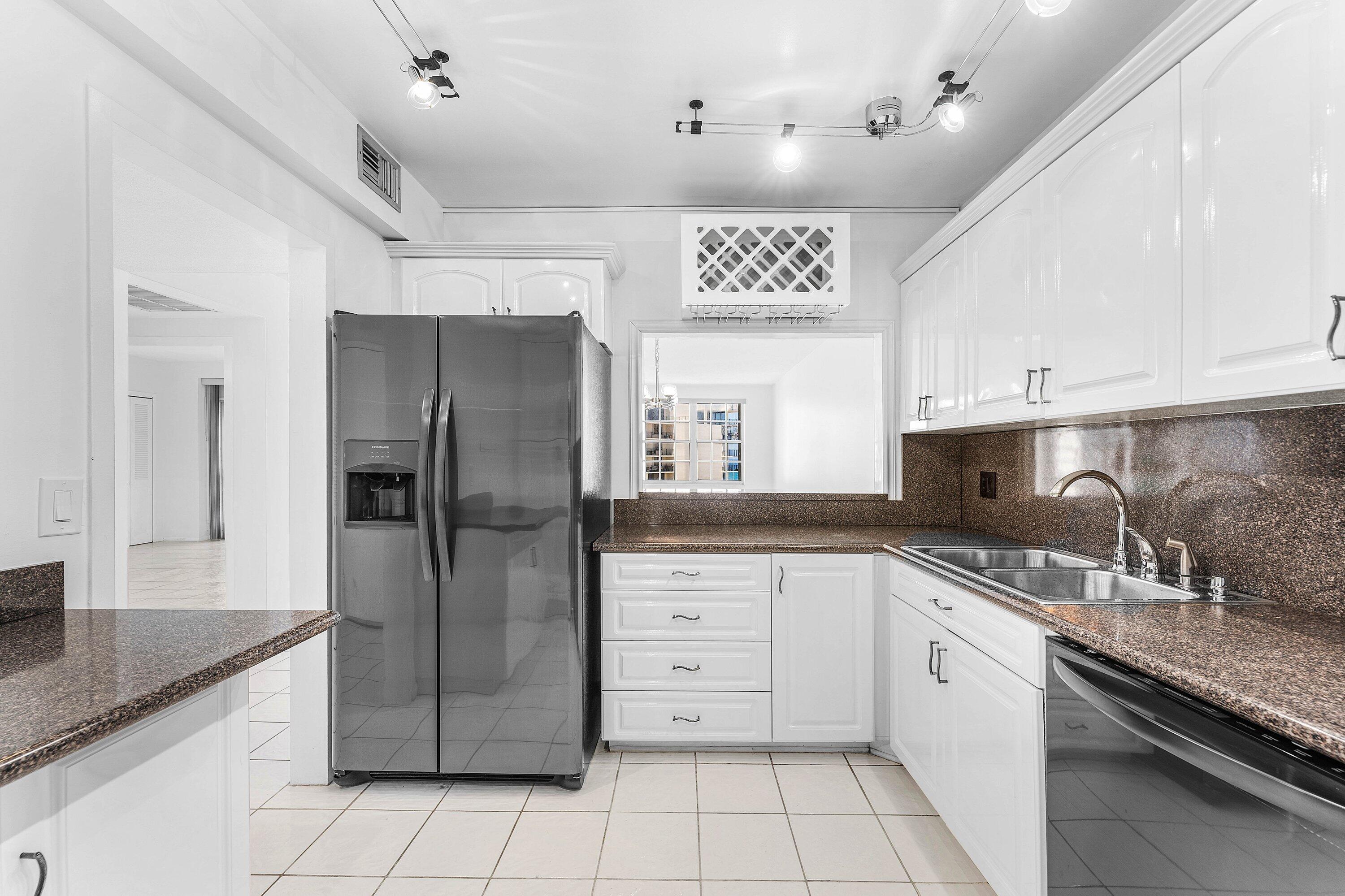 LA BONNE VIE CONDO - Residential Lease