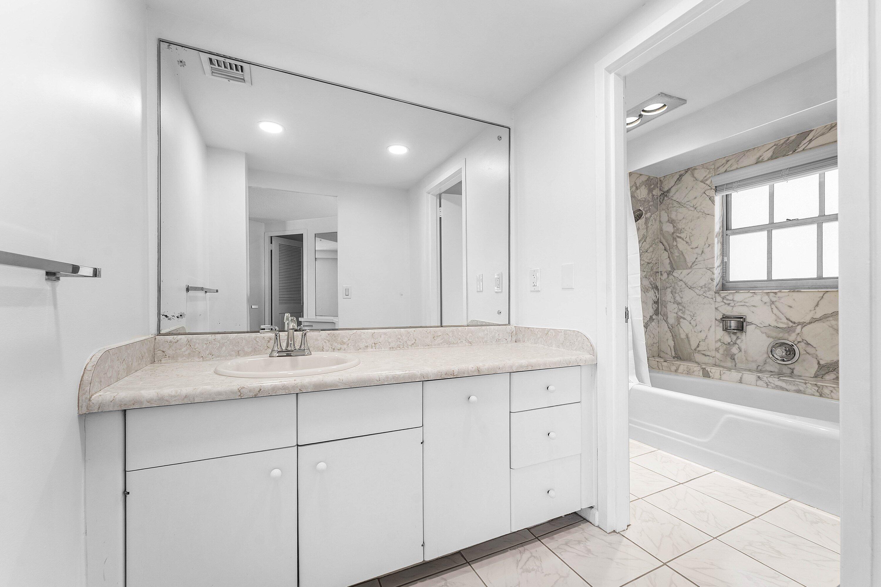 LA BONNE VIE CONDO - Residential Lease