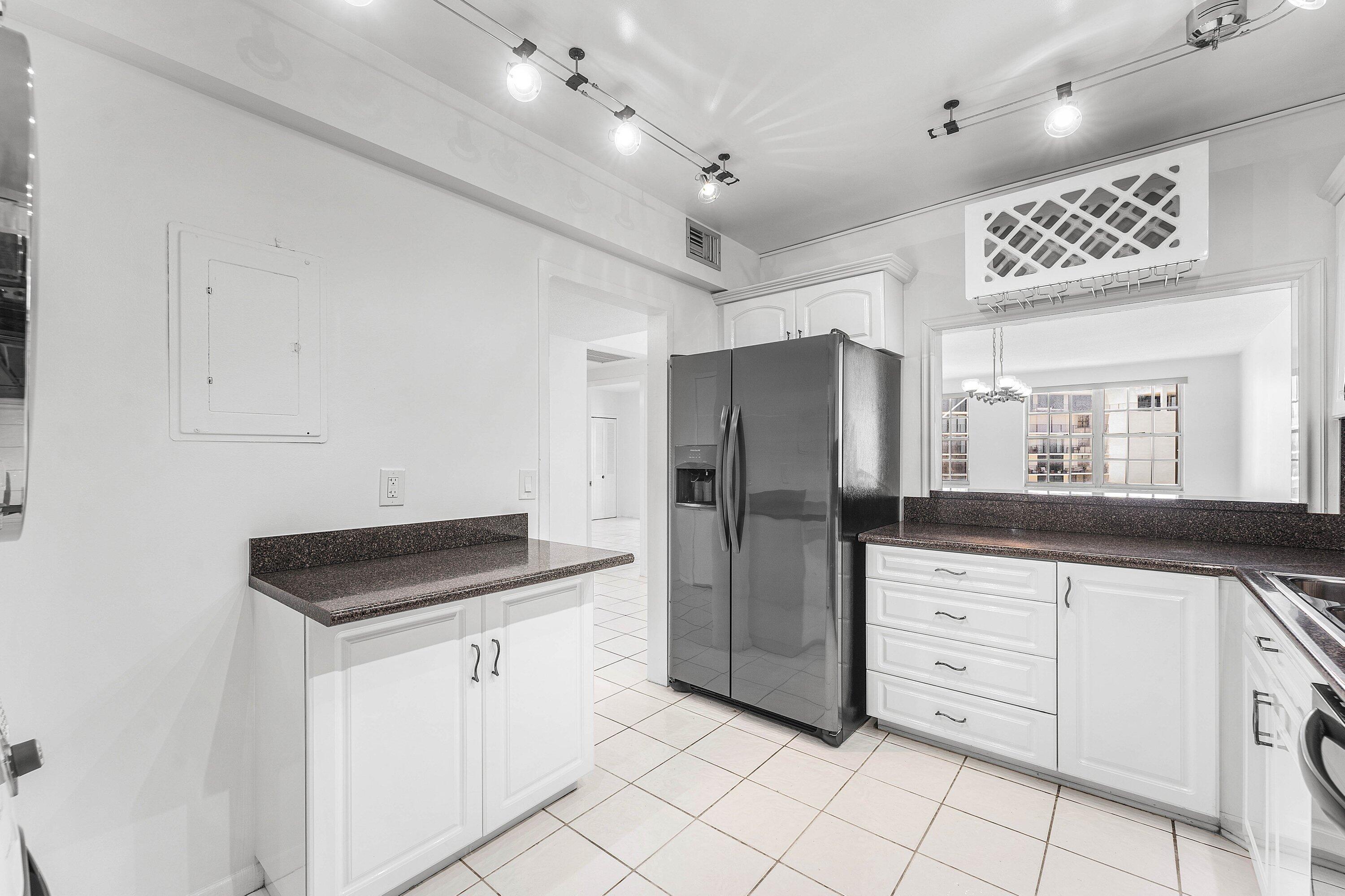 LA BONNE VIE CONDO - Residential Lease