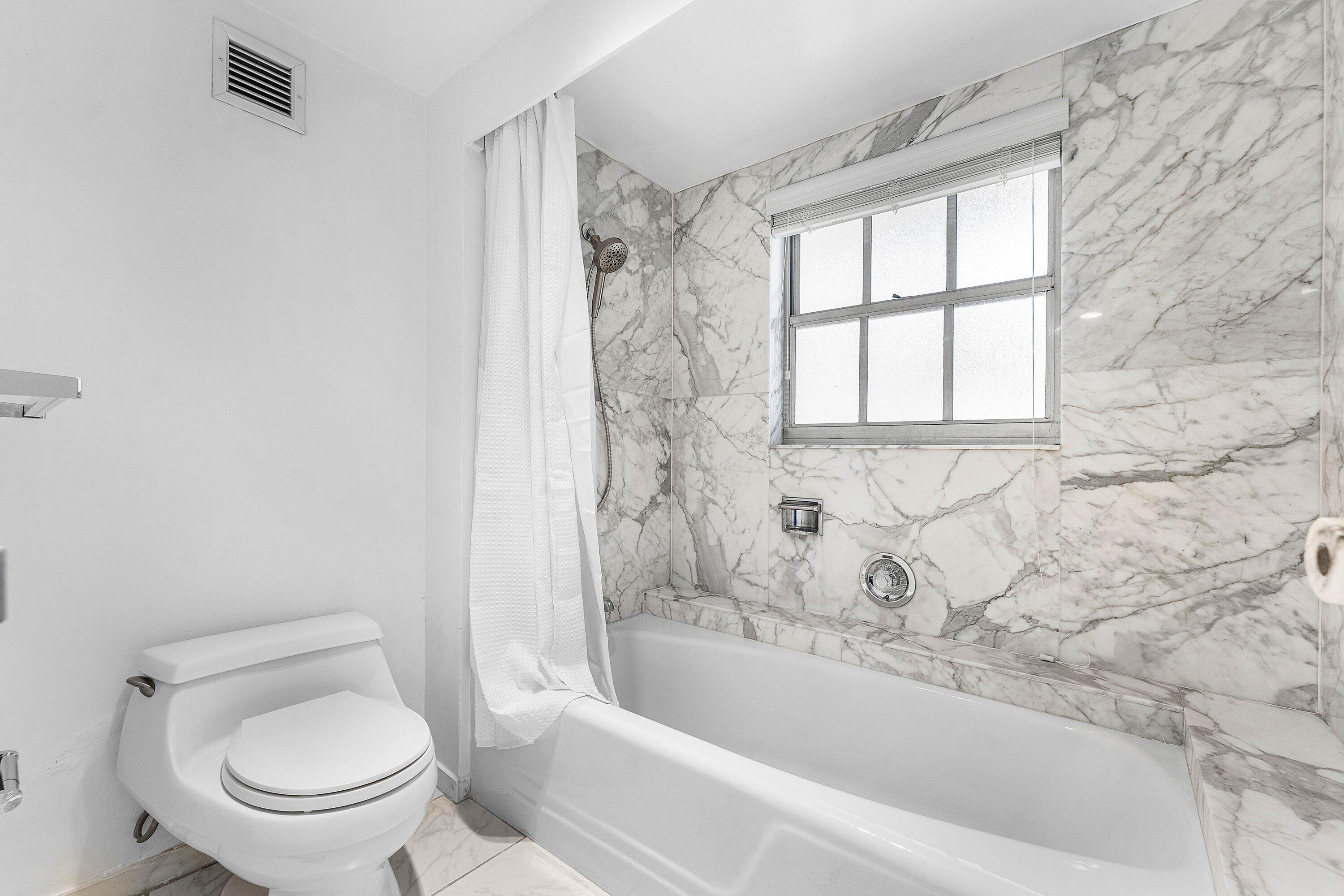 LA BONNE VIE CONDO - Residential Lease