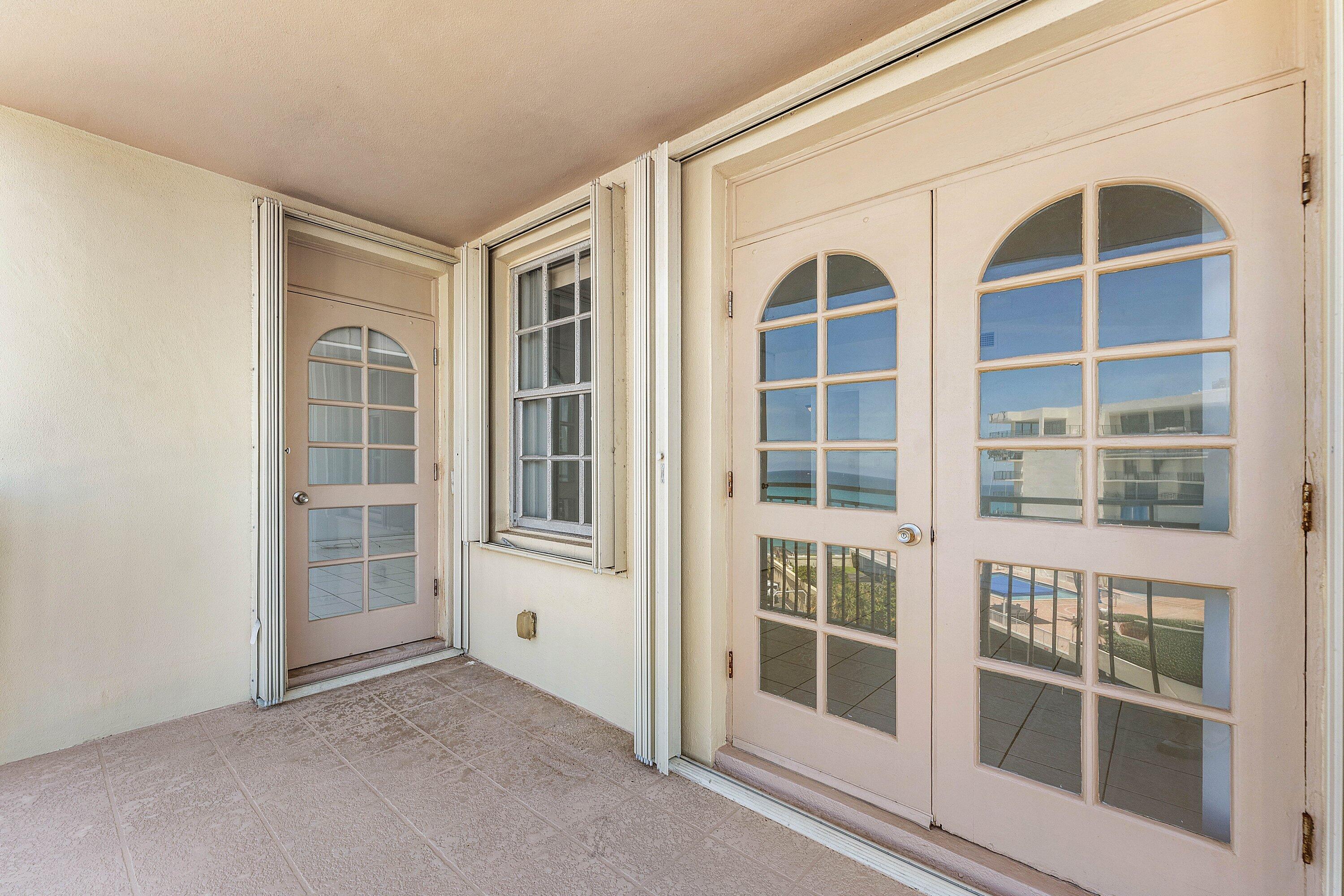 LA BONNE VIE CONDO - Residential Lease