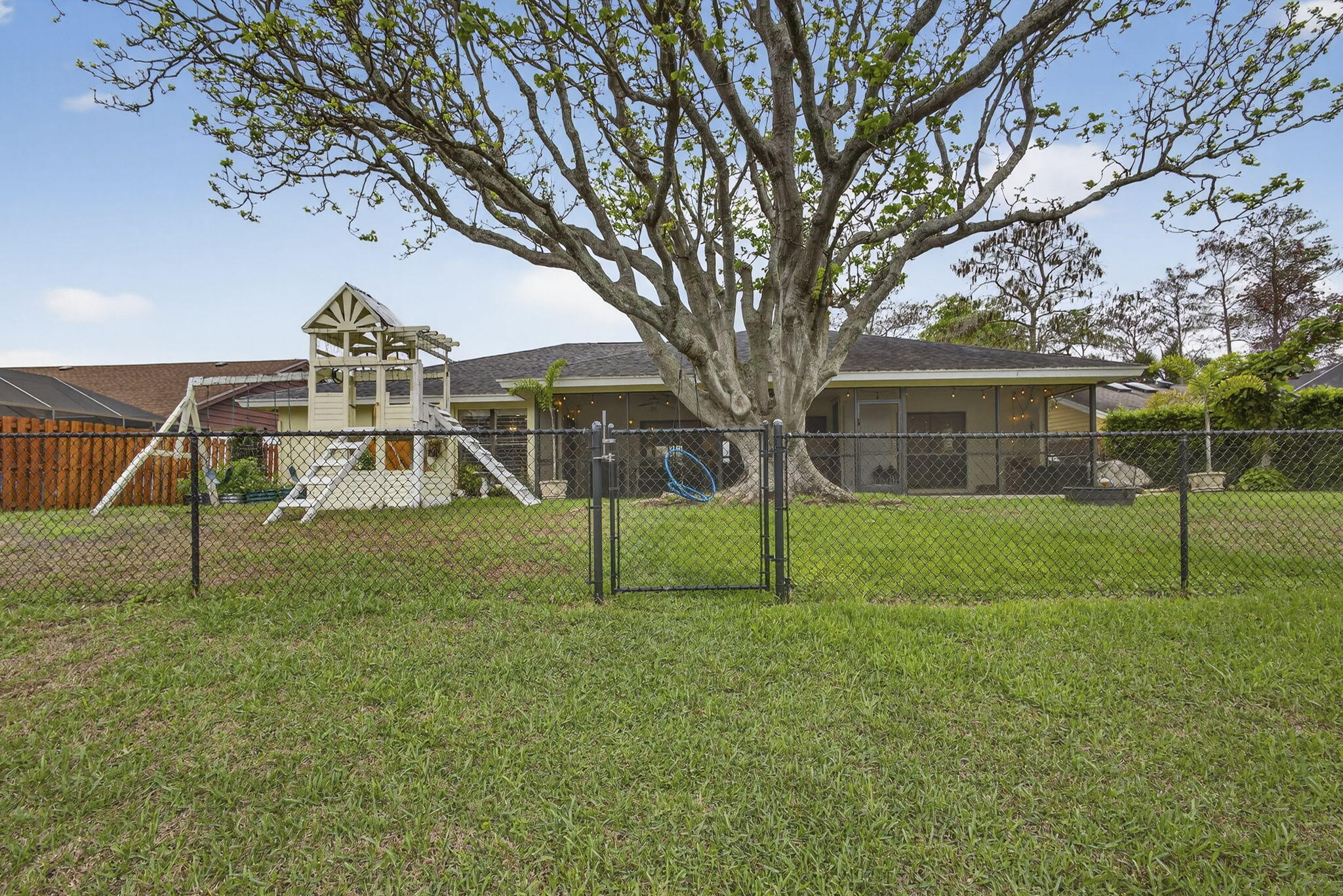 SUGAR POND MANOR OF WELLINGTON - Residential