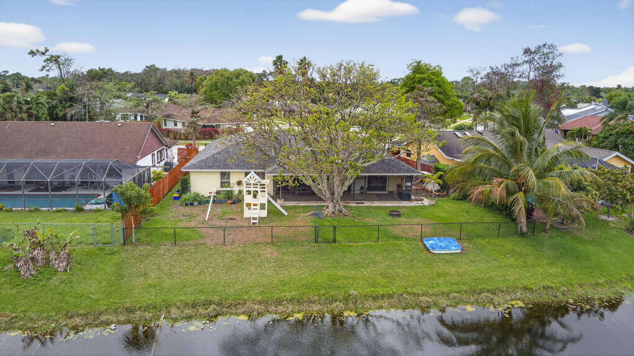 SUGAR POND MANOR OF WELLINGTON - Residential