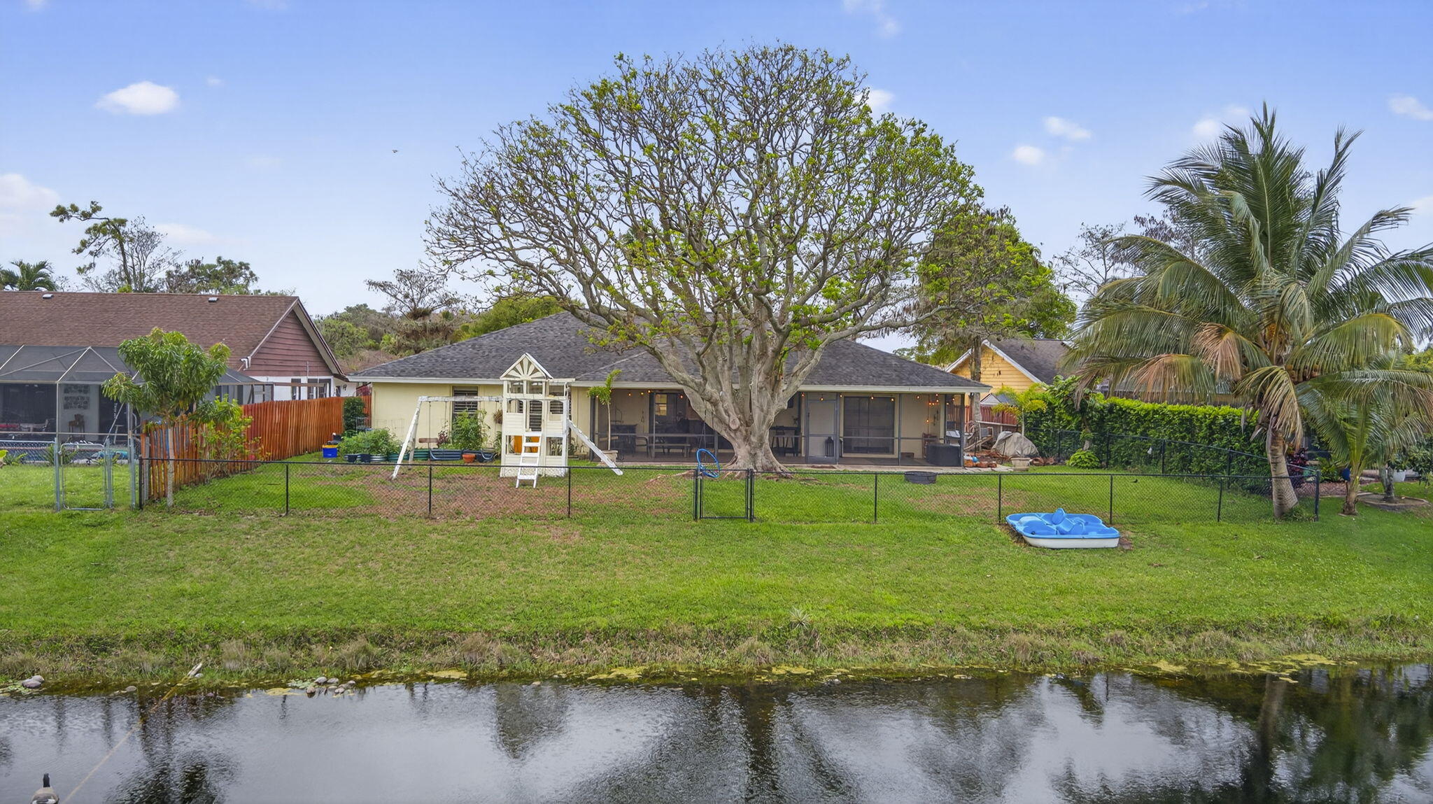 SUGAR POND MANOR OF WELLINGTON - Residential