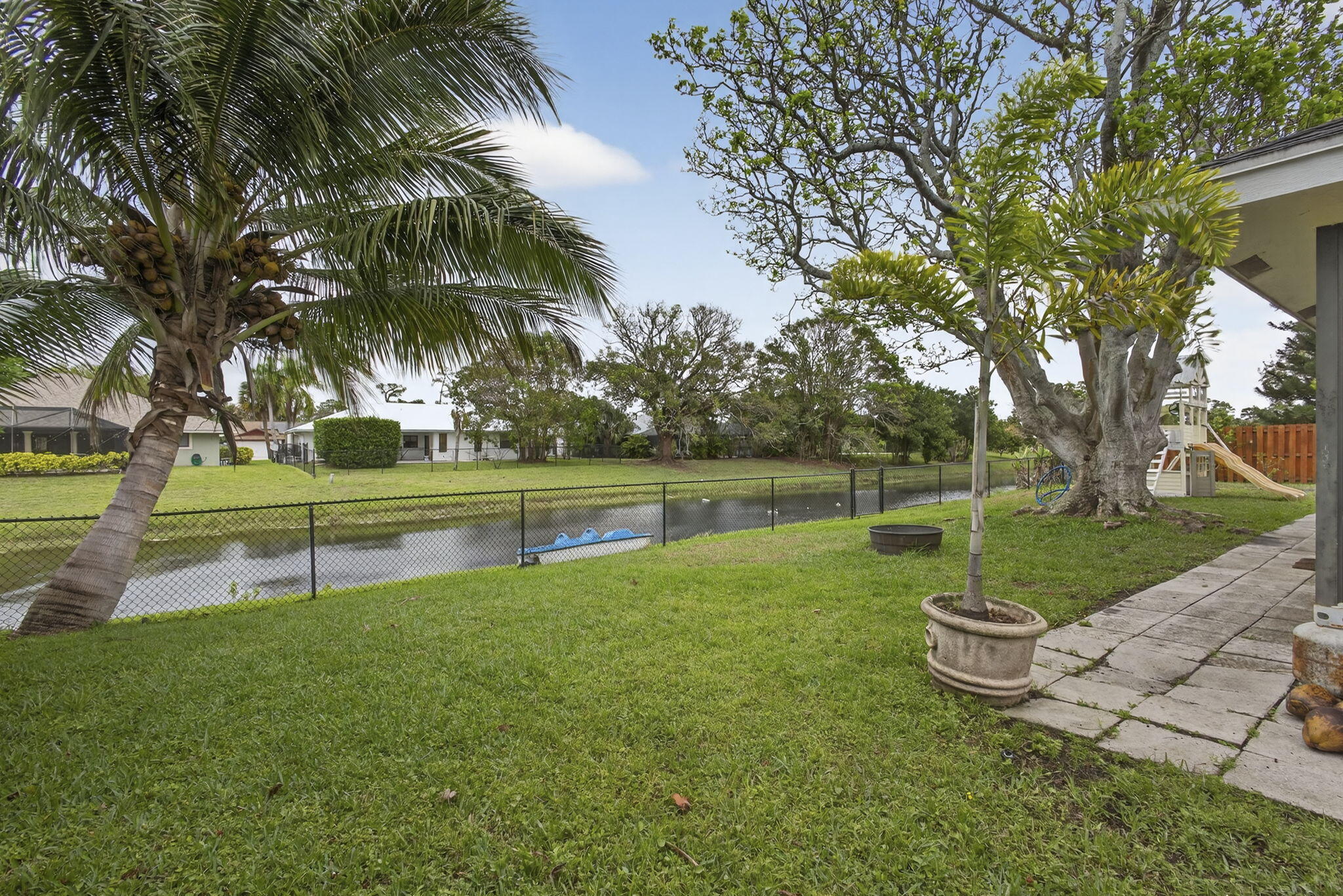 SUGAR POND MANOR OF WELLINGTON - Residential