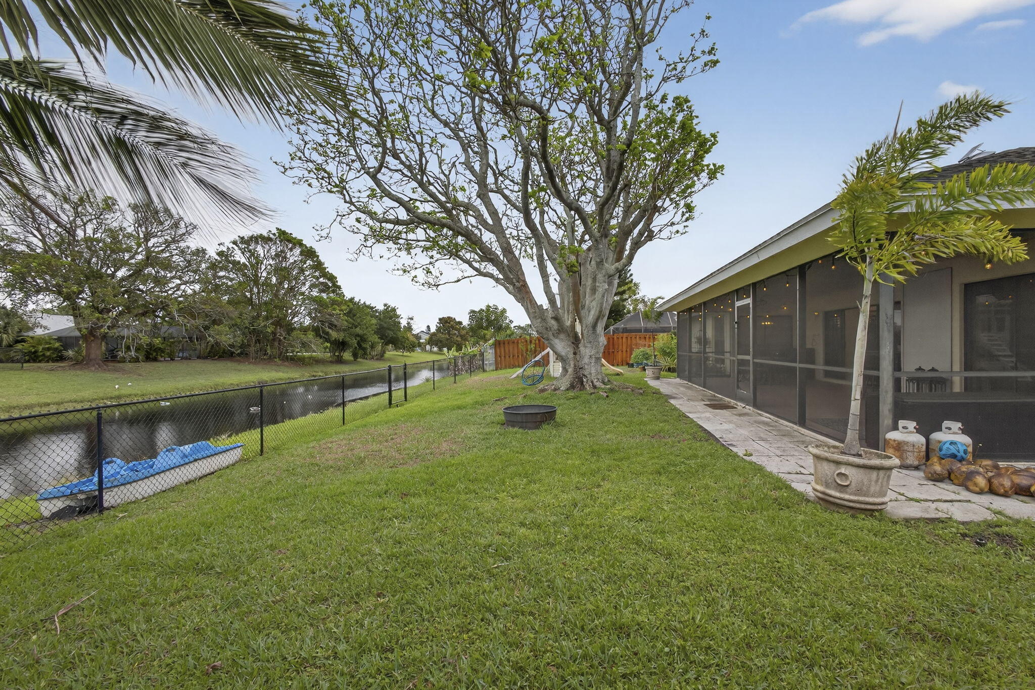 SUGAR POND MANOR OF WELLINGTON - Residential