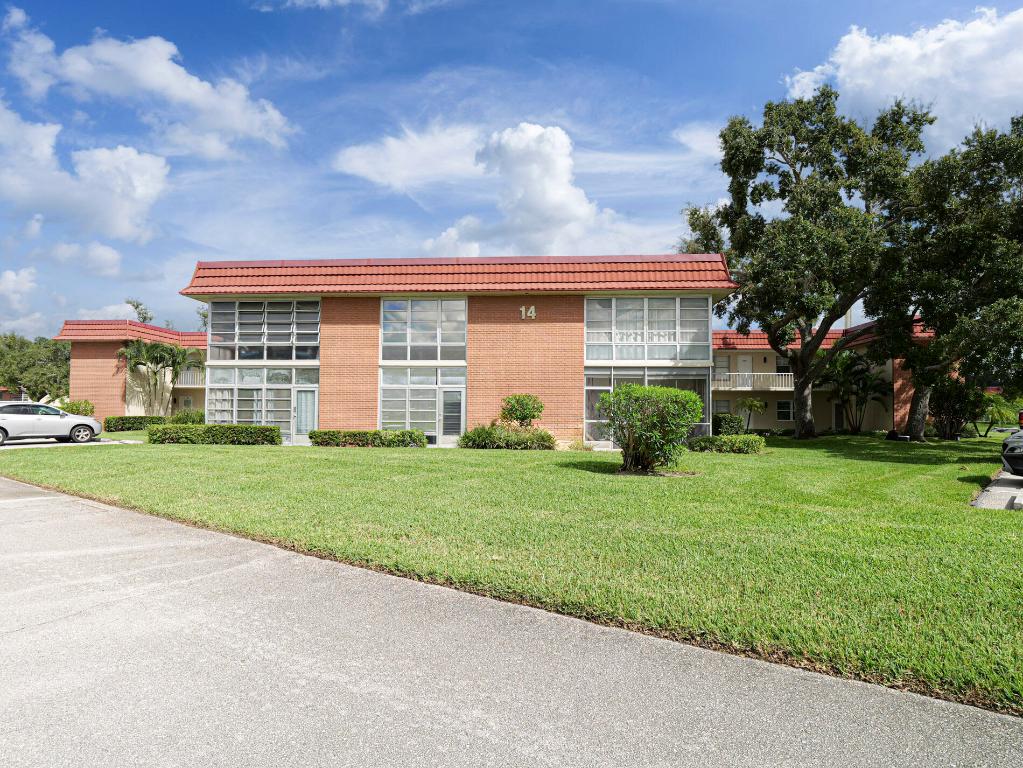 VISTA ROYALE PHASE IV BLDGS 83-111 - Residential