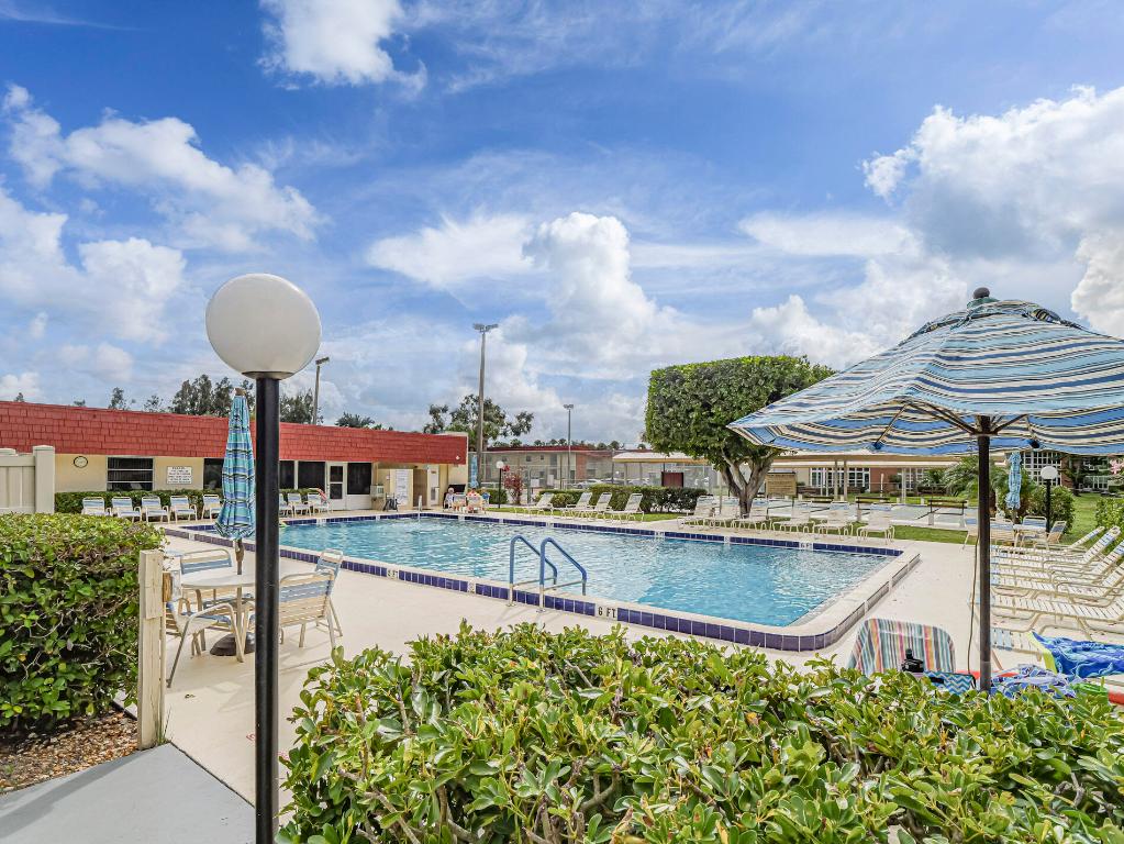 VISTA ROYALE PHASE IV BLDGS 83-111 - Residential