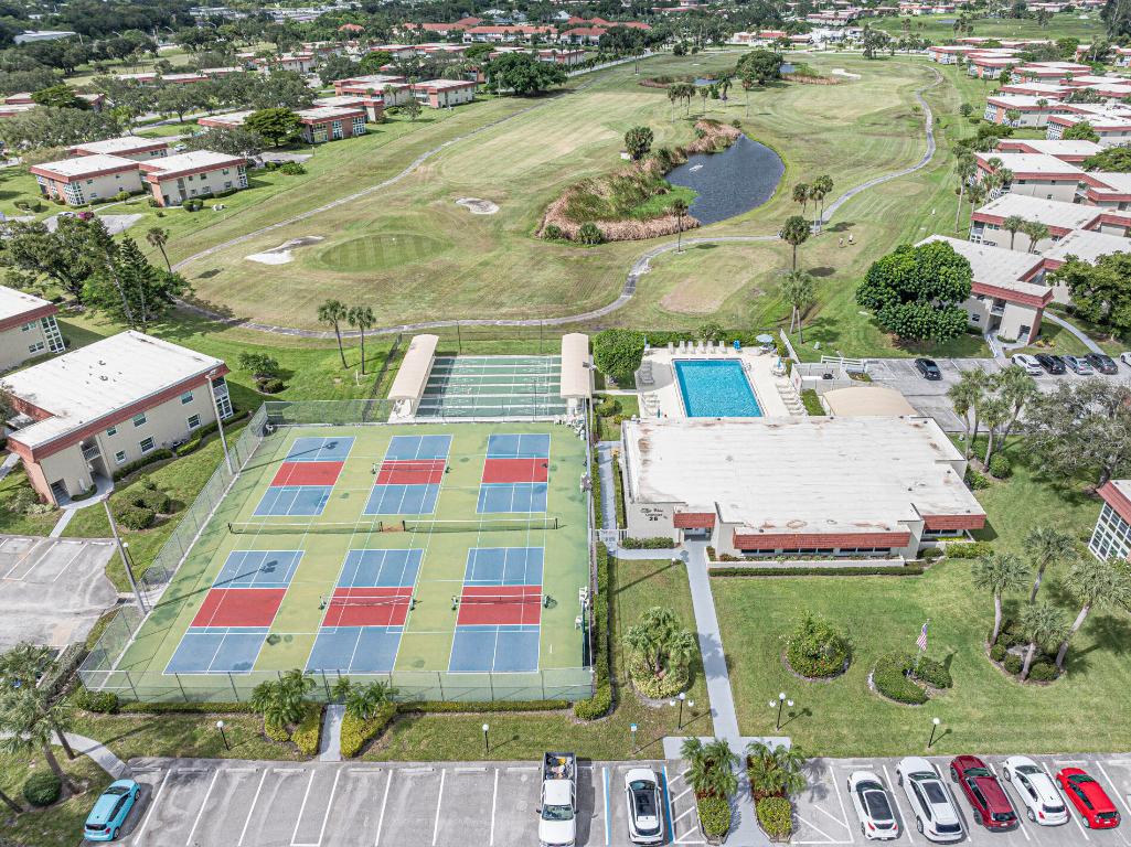 VISTA ROYALE PHASE IV BLDGS 83-111 - Residential