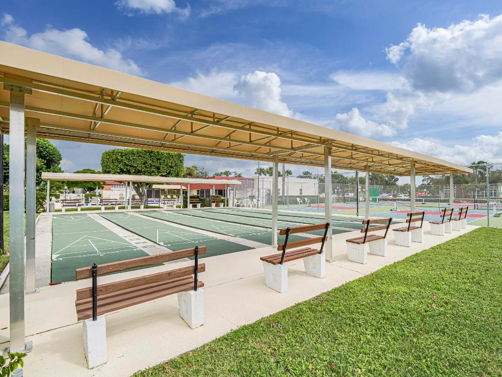 VISTA ROYALE PHASE IV BLDGS 83-111 - Residential