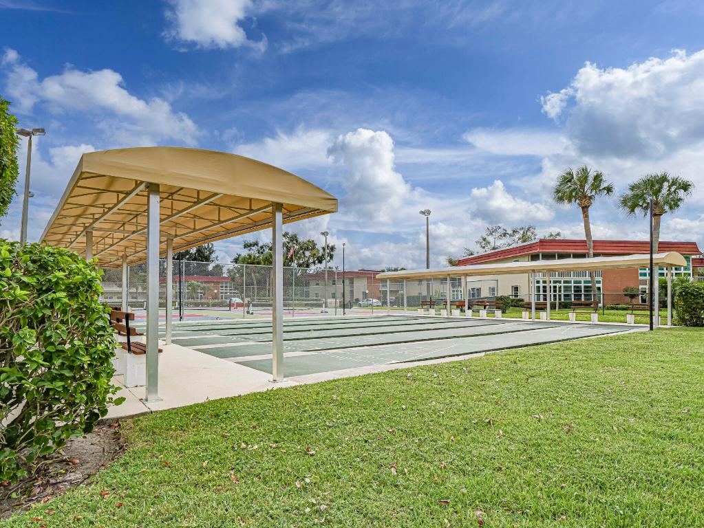 VISTA ROYALE PHASE IV BLDGS 83-111 - Residential