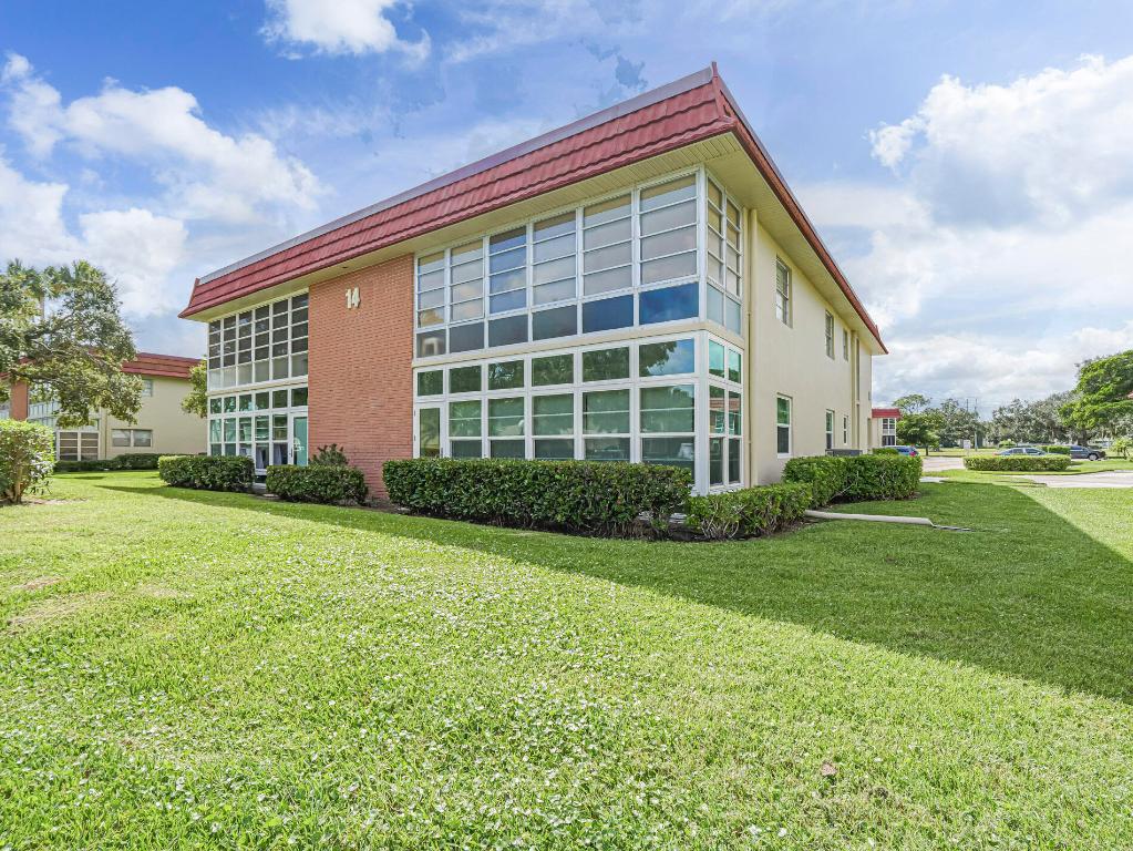 VISTA ROYALE PHASE IV BLDGS 83-111 - Residential