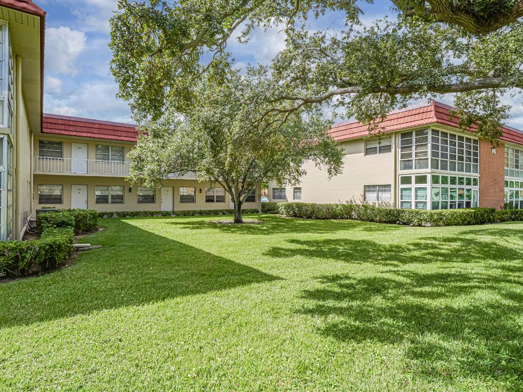 VISTA ROYALE PHASE IV BLDGS 83-111 - Residential