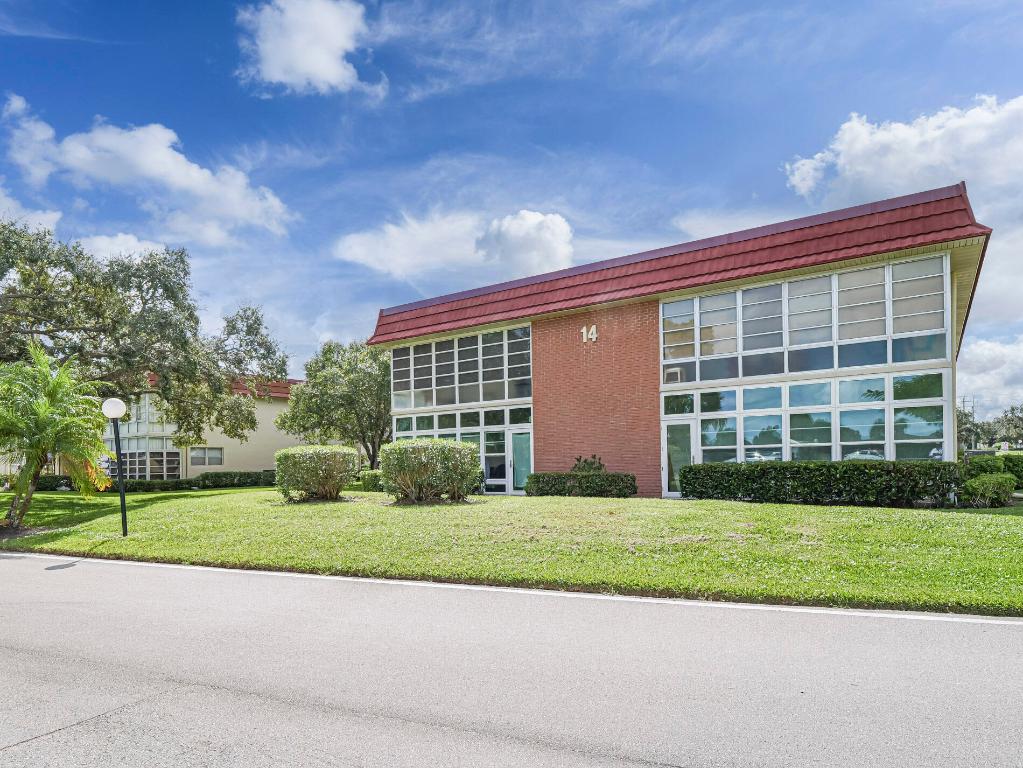 VISTA ROYALE PHASE IV BLDGS 83-111 - Residential