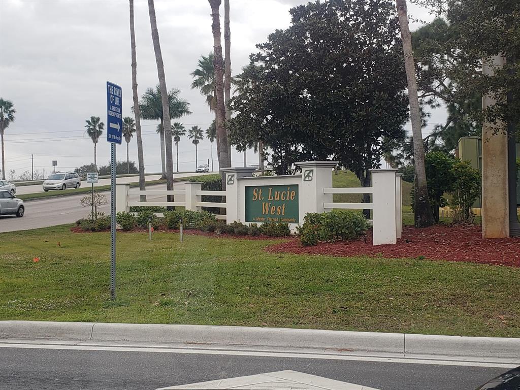 PORT ST LUCIE SECTION 27 - Land