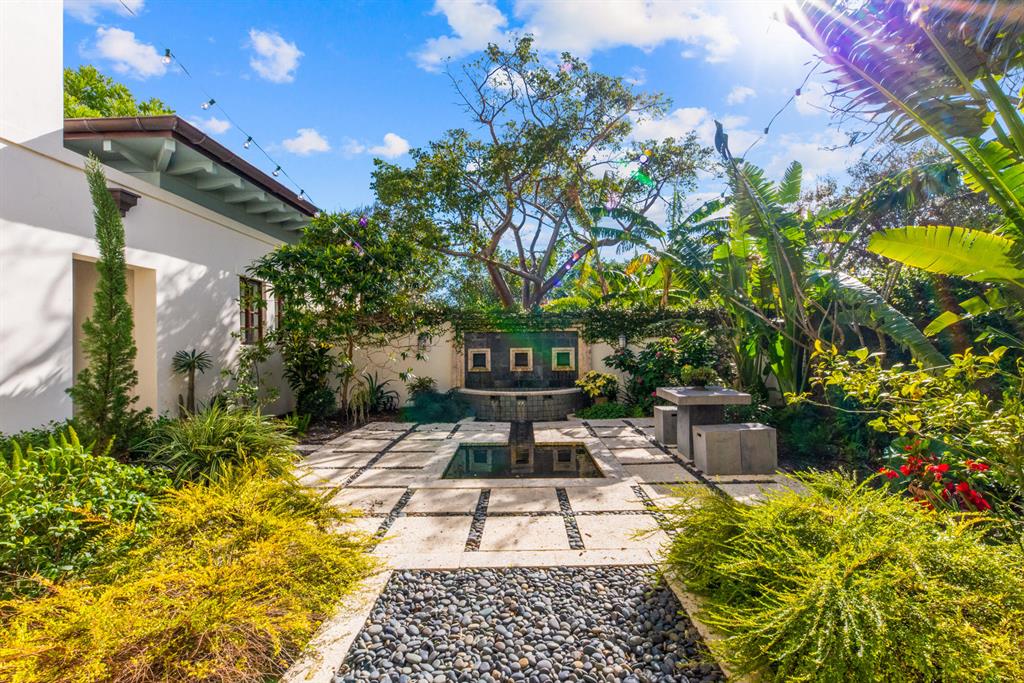 COCONUT COVE - Residential