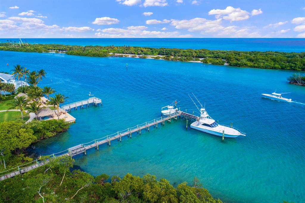 COCONUT COVE - Residential