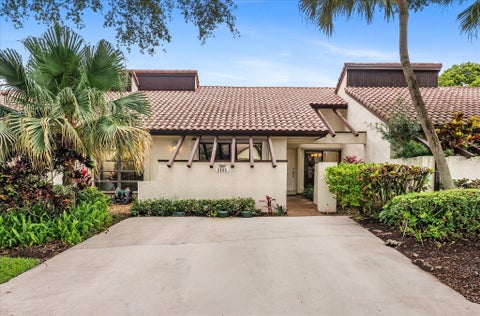 Photo of 6886 Tiburon Circle, Boca Raton, FL 33433 (MLS # B26030048)