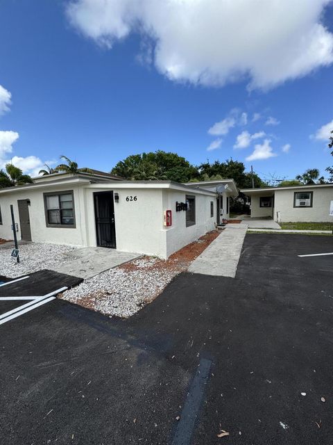 626 NW 10th Terrace 1-5 Fort Lauderdale FL 33311