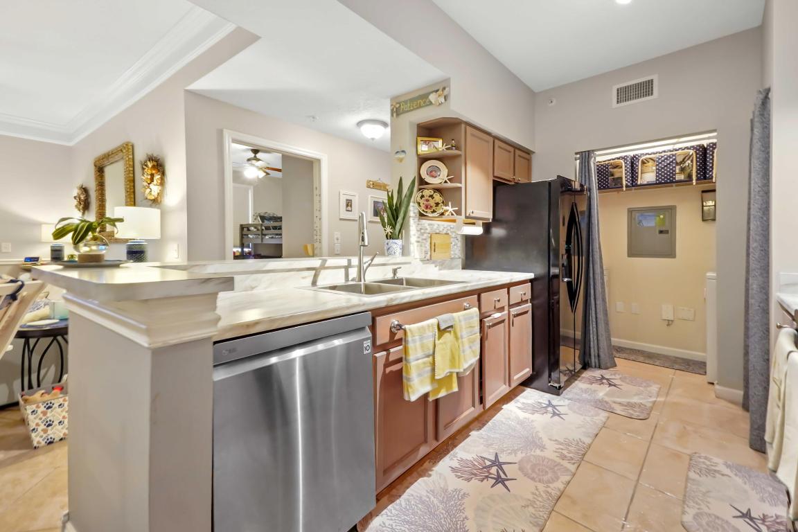 6101 Myrtlewood Circle W