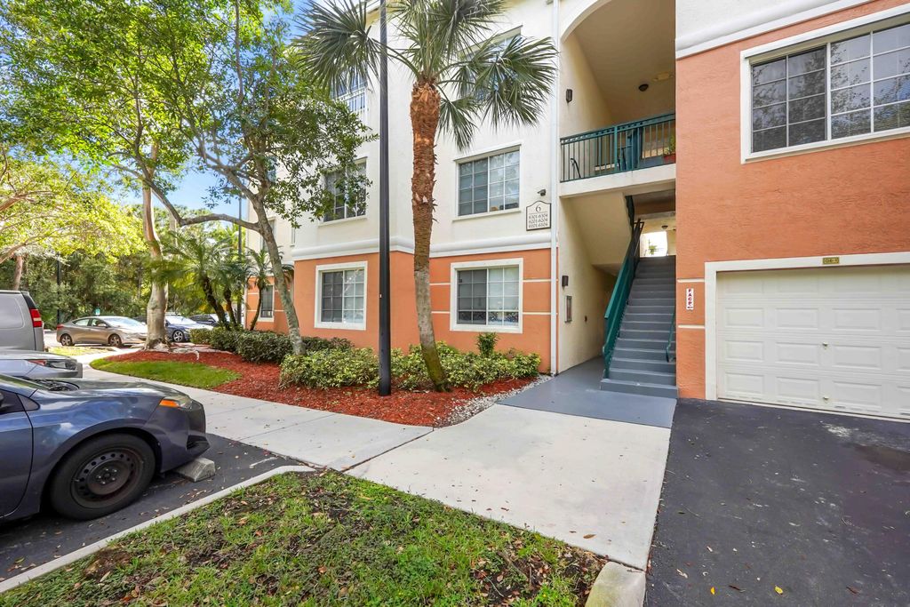 Photo of 6101 Myrtlewood Circle W, Palm Beach Gardens, FL 33418 (MLS # R11158149)