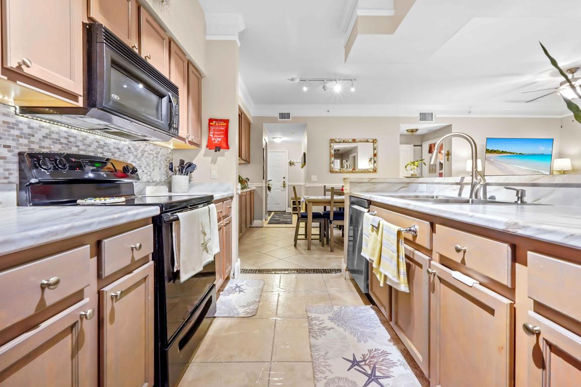 6101 Myrtlewood Circle W