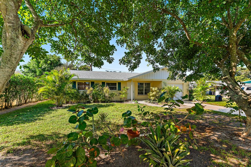 Photo of 403 Pittsburgh Drive, Jupiter, FL 33458 (MLS # R10944723)