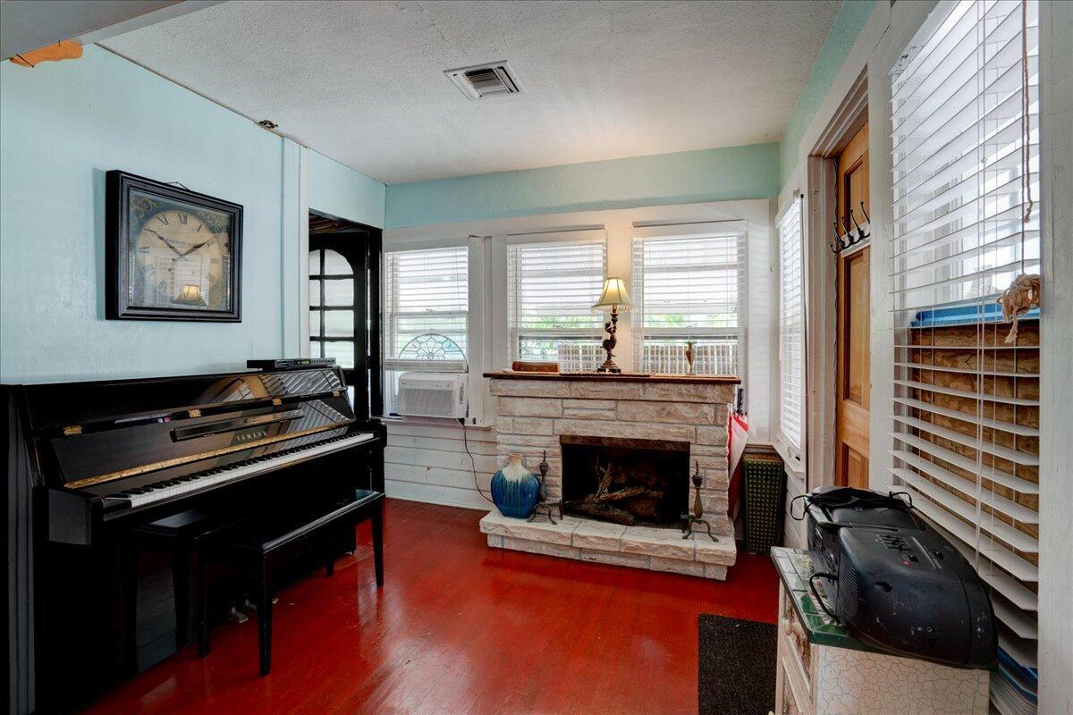 LAKE WORTH TOWN OF - Residential Income