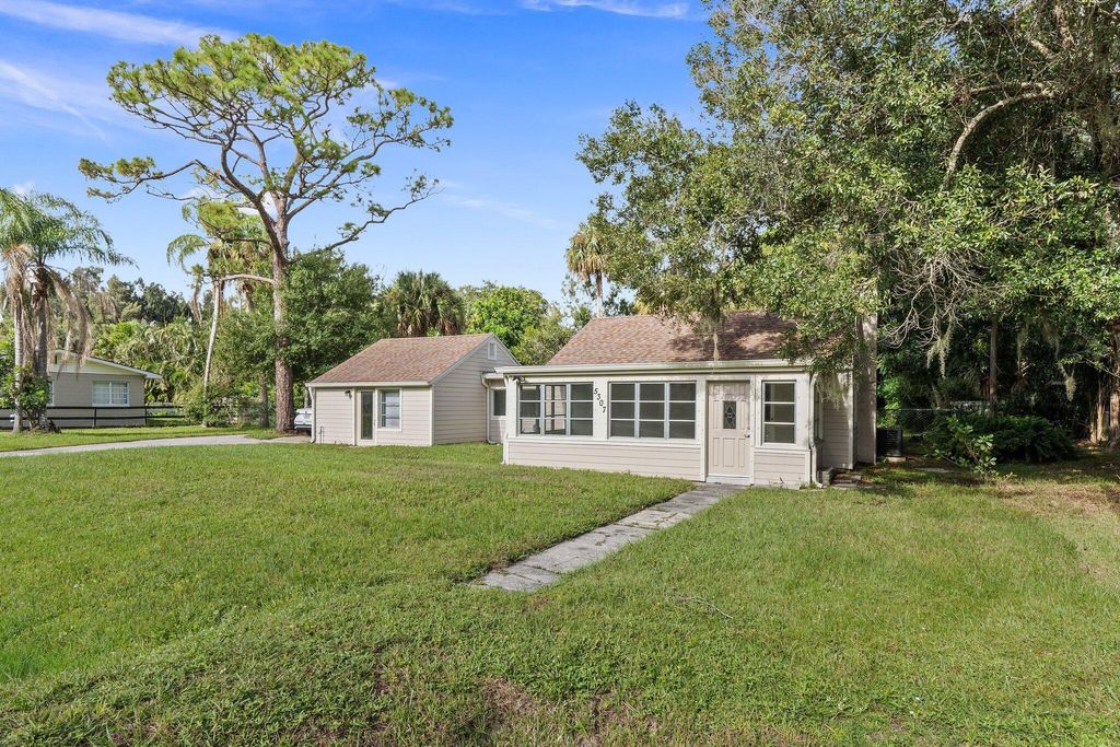 Photo of 5307 Oleander Avenue, Fort Pierce, FL 34982 (MLS # R11018293)