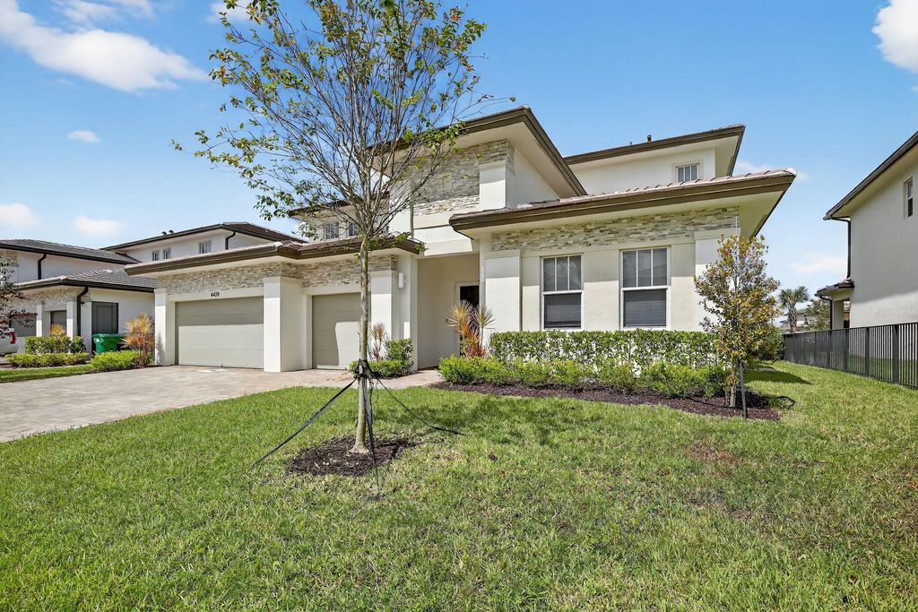 Photo of 4439 SW 122nd Terrace, Davie, FL 33330 (MLS # F10519908)