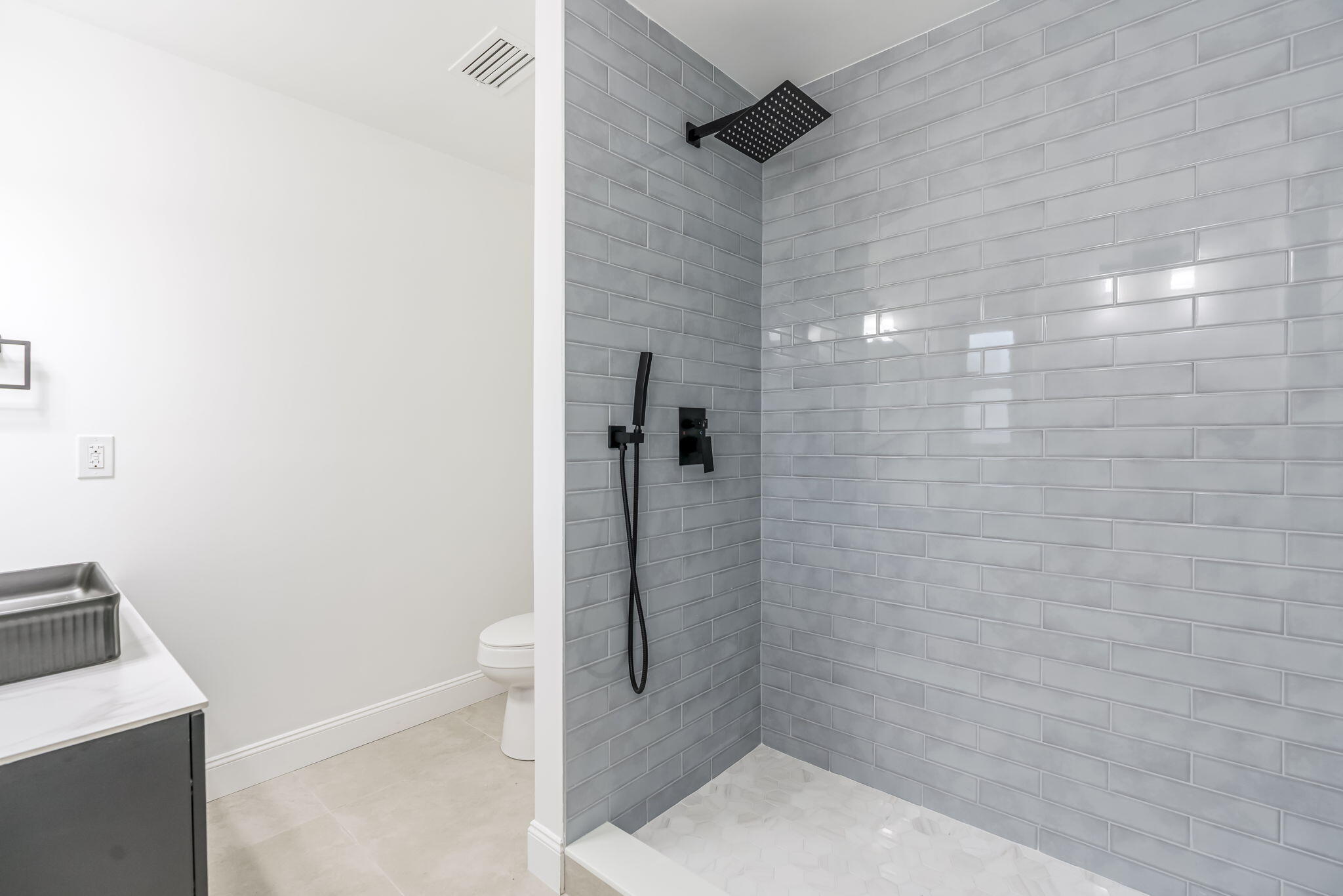 THE TROPICS REV - Residential