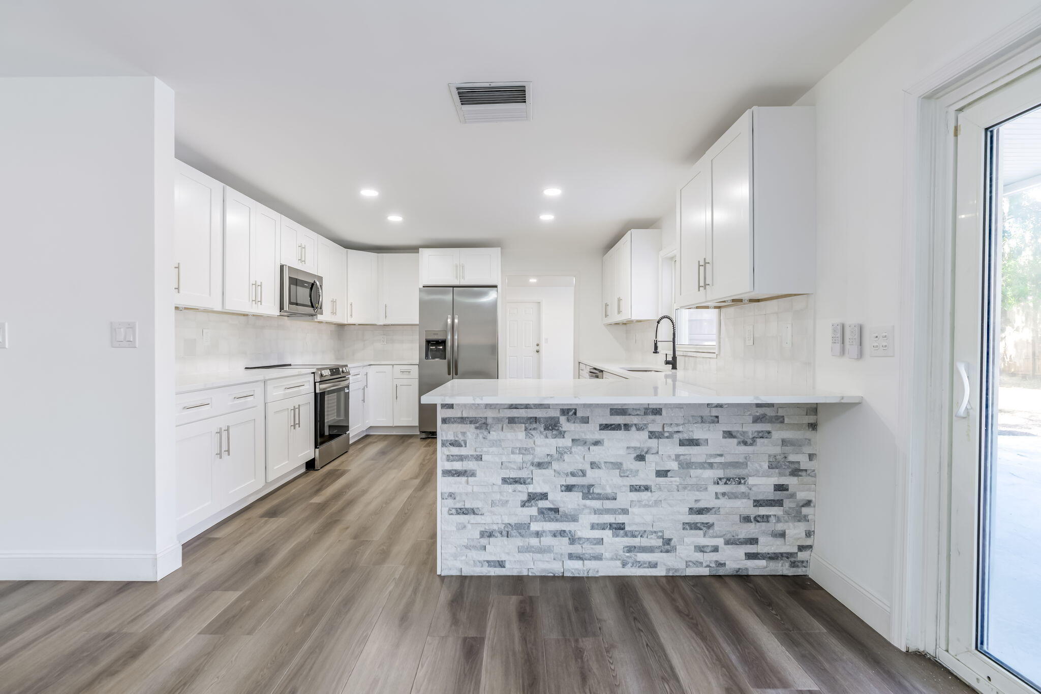 THE TROPICS REV - Residential