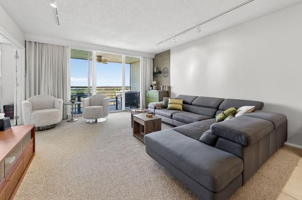 Photo of 575 Oaks Lane #1002, Pompano Beach, FL 33069 (MLS # F10552194)